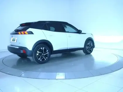 Photo 24 Peugeot 2008  Electrique 136 ch