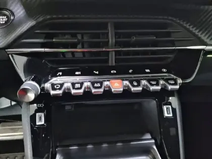 Photo 44 Peugeot 2008  Electrique 136 ch