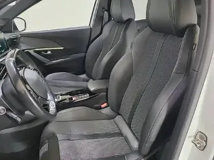 Photo 30 Peugeot 2008  Electrique 136 ch
