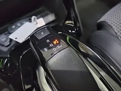 Photo 33 Peugeot 2008  Electrique 136 ch