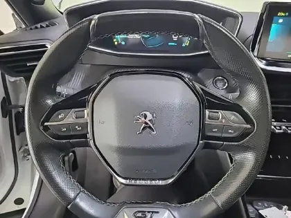 Photo 28 Peugeot 2008  Electrique 136 ch