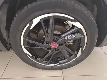 Photo 12 DS DS 7 DS7 Crossback Hybride E-Tense 300 EAT8 4x4