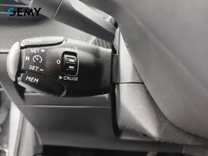 Photo 37 Peugeot 208  Electrique 50 kWh 136ch
