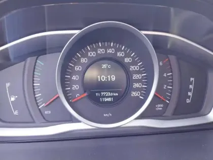 Photo 11 Volvo V60  D2 120 ch Stop&Start Geartronic 6