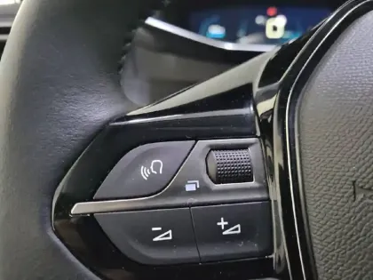 Photo 34 Peugeot 208  PureTech 100 S&S BVM6