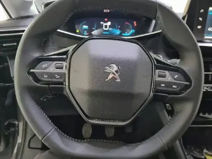 Photo 17 Peugeot 208  PureTech 100 S&S BVM6