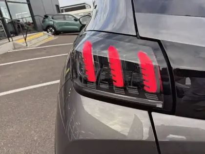 Photo 16 Peugeot 208  PureTech 100 S&S BVM6