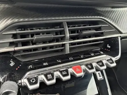 Photo 34 Peugeot 208  PureTech 100 S&S BVM6