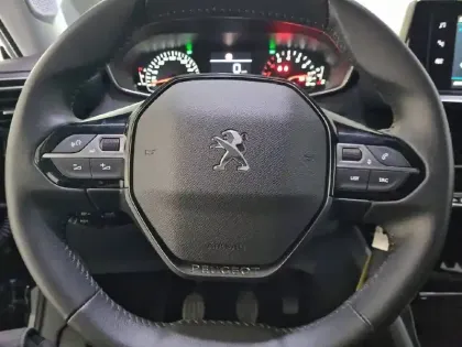 Photo 16 Peugeot 2008  PureTech 100 S&S BVM6