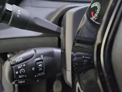 Photo 32 Peugeot 2008  PureTech 100 S&S BVM6