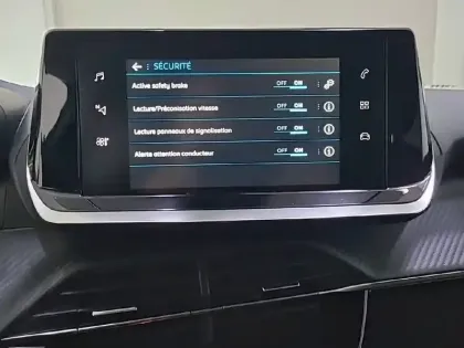 Photo 29 Peugeot 2008  PureTech 100 S&S BVM6