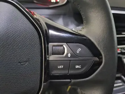 Photo 34 Peugeot 2008  PureTech 100 S&S BVM6