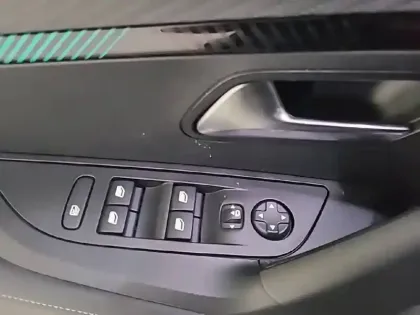 Photo 36 Peugeot 2008  PureTech 100 S&S BVM6