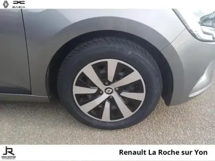 Photo 7 Renault Clio  1.6 E-Tech hybride 145ch Equilibre