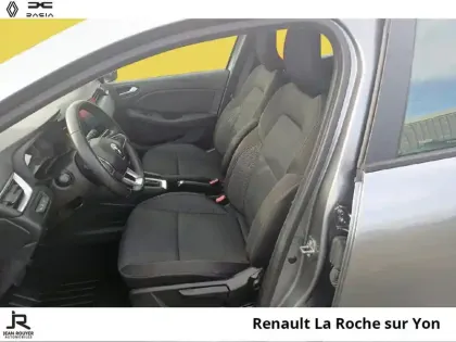 Photo 17 Renault Clio  1.6 E-Tech hybride 145ch Equilibre