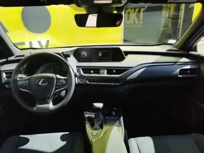 Photo 8 Lexus UX 250 h Executive 2.0 VVT-iE 184
