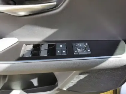 Photo 13 Lexus UX 250 h Executive 2.0 VVT-iE 184