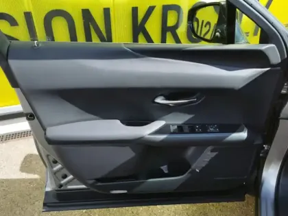 Photo 14 Lexus UX 250 h Executive 2.0 VVT-iE 184