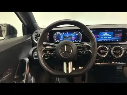 Photo 8 Mercedes Classe A  180 136ch AMG Line 7G-DCT