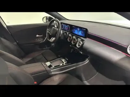 Photo 5 Mercedes Classe A  180 136ch AMG Line 7G-DCT