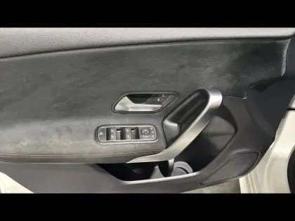 Photo 13 Mercedes Classe A  180 136ch AMG Line 7G-DCT