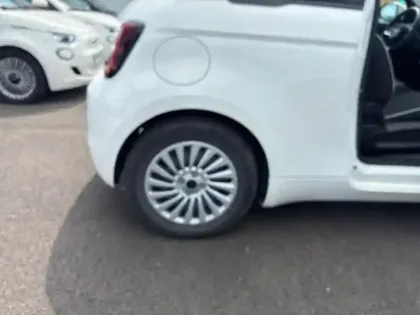 Photo 10 Fiat 500  e 95ch Action Berline MY22 23.8 kWh