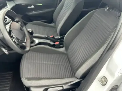 Photo 10 Peugeot 208  PureTech 75 S&S BVM5