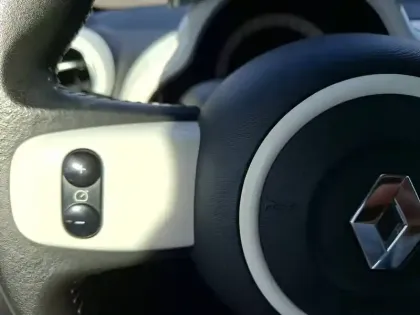 Photo 37 Renault Twingo  III E-Tech