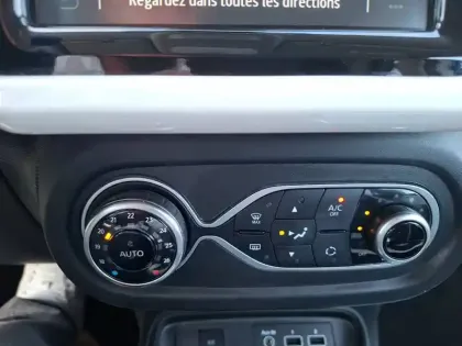 Photo 29 Renault Twingo  III E-Tech