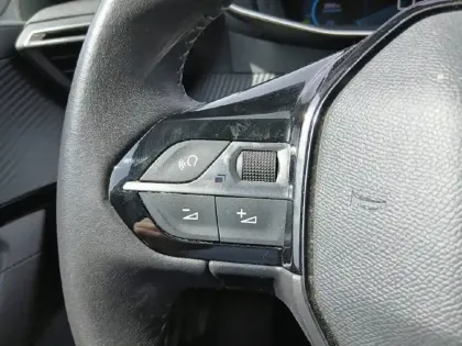 Photo 21 Peugeot 2008  Electrique 136 ch