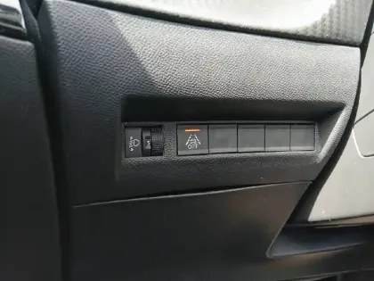 Photo 24 Peugeot 2008  Electrique 136 ch