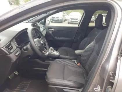 Photo 8 Renault Captur  E-Tech full hybrid 145 ch