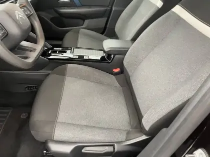 Photo 13 Citroën C4 e- 136 ch Automatique