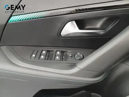 Photo 16 Peugeot 2008  PureTech 100 S&S BVM6