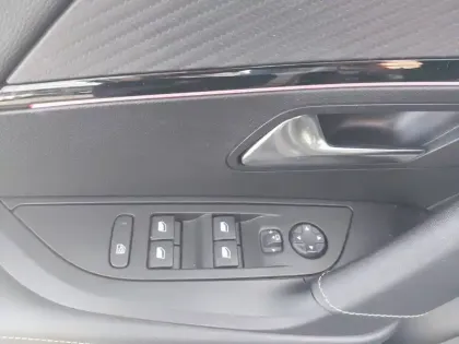 Photo 11 Peugeot 2008  PureTech 130 S&S EAT8
