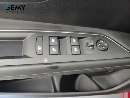 Photo 32 Peugeot 3008  Hybrid 225 e-EAT8