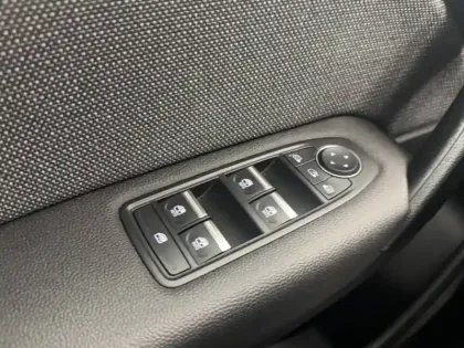 Photo 37 Renault Captur  E-Tech full hybrid 160 ch