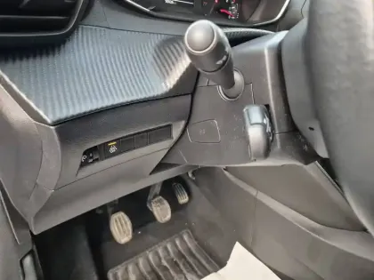 Photo 37 Peugeot 208  PureTech 100 S&S BVM6