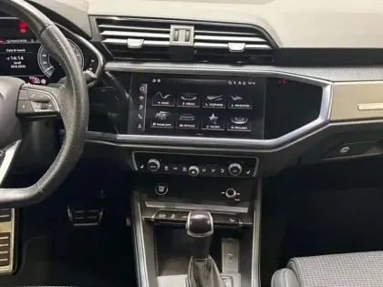 Photo 9 Audi Q3 45 TFSIe 245 ch S tronic 6 S line