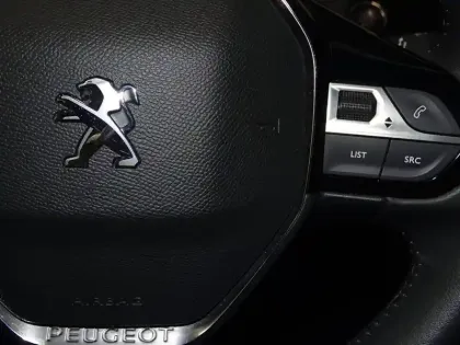 Photo 13 Peugeot 208  e- 136ch Style