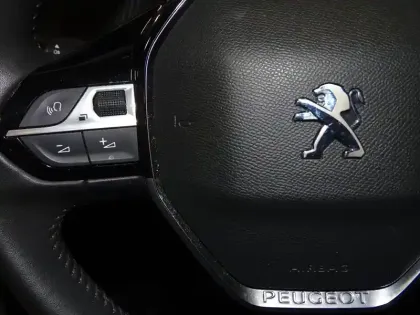 Photo 14 Peugeot 208  e- 136ch Allure Pack