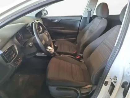 Photo 8 Kia Stonic  1.0 T-GDi 120ch MHEV Active iBVM6