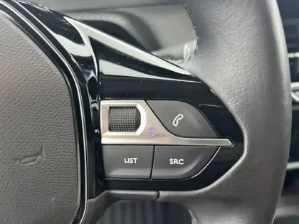 Photo 45 Peugeot 2008  PureTech 100 S&S BVM6
