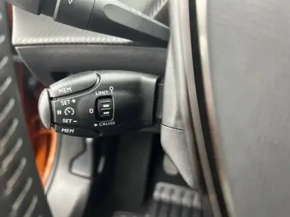 Photo 46 Peugeot 2008  PureTech 100 S&S BVM6