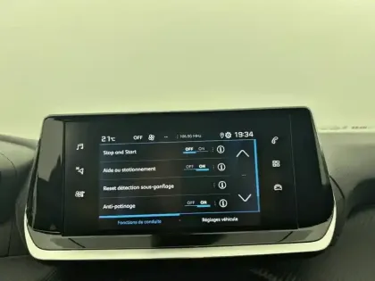 Photo 48 Peugeot 2008  PureTech 100 S&S BVM6