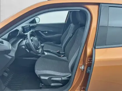 Photo 37 Peugeot 2008  PureTech 100 S&S BVM6