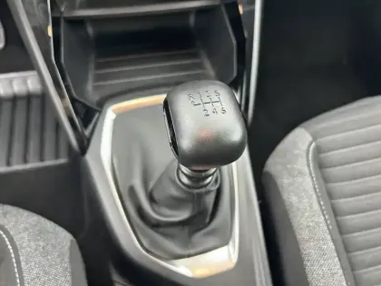 Photo 40 Peugeot 2008  PureTech 100 S&S BVM6