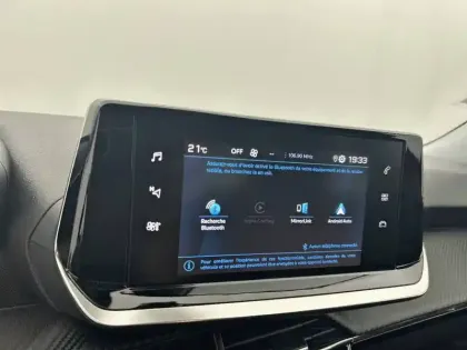 Photo 47 Peugeot 2008  PureTech 100 S&S BVM6