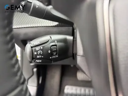 Photo 33 Peugeot 2008  Electrique 54 kWh 156 ch