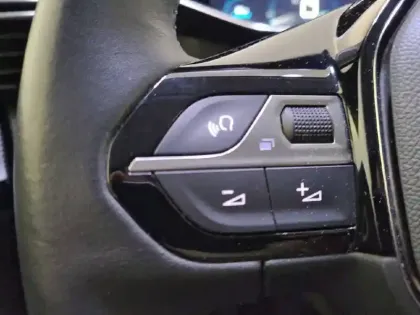 Photo 24 Peugeot 208  PureTech 100 S&S BVM6